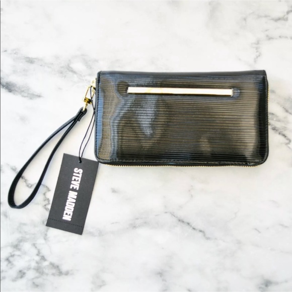 ❗️SOLD❗️Steve Madden Zip Around Logo Wristlet - Picture 2 of 5